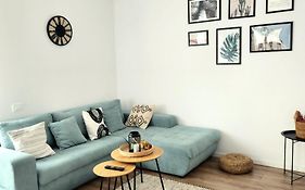 Adm Cozy Home - Entire Private House&Garden, Close To Therme And Airport